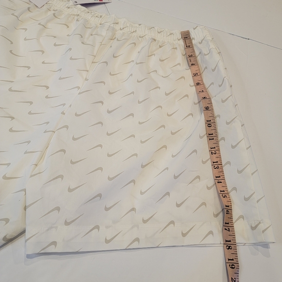 Nike Sportswear Swoosh Print Shorts Women's Size Large Style DV7932-133 NEW! - Picture 16 of 17